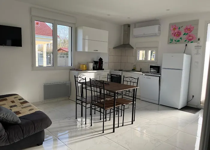 Holiday home De La Loge Samy Chatillon-sur-Broue